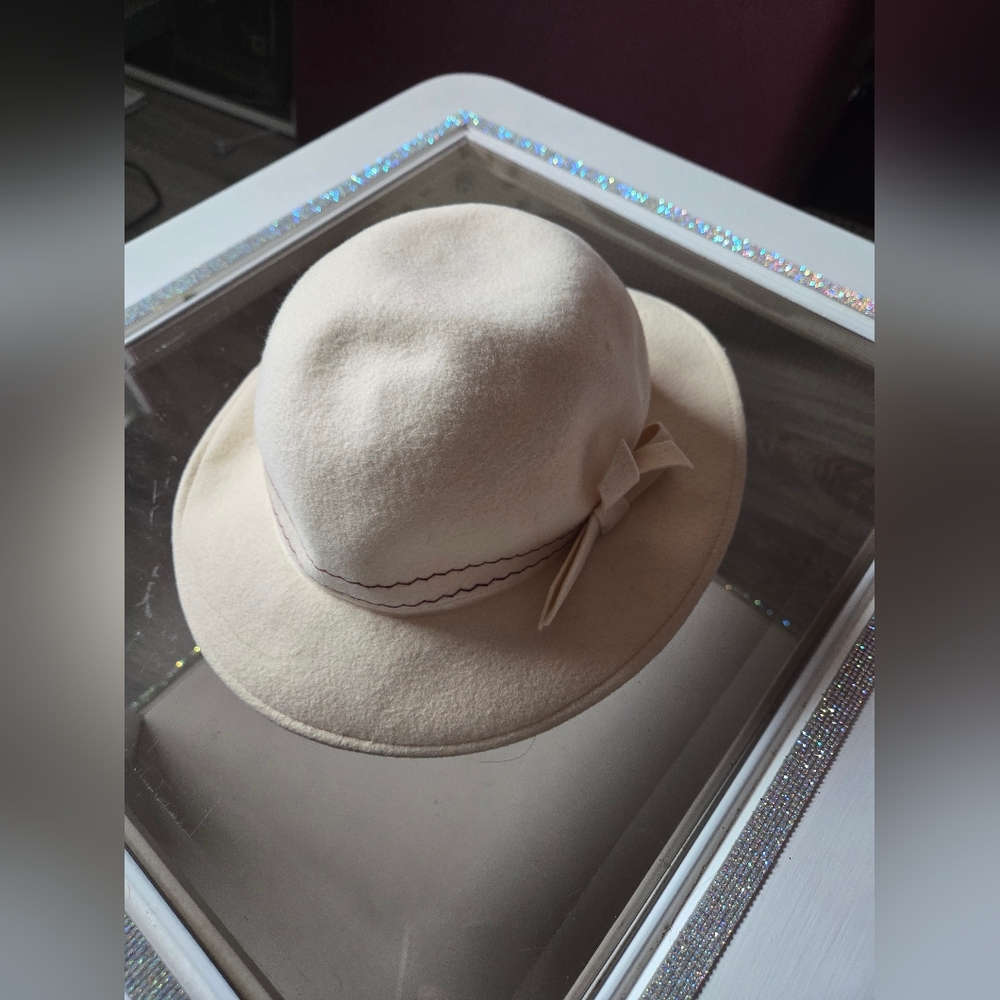 Hat - Picture 2 of 3